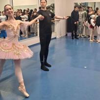 Das Ballettstudio Bauer bereitet mit Einzel- und Ensembletänzen einen Querschnitt aus 50 Jahren Iserlohner Tanzgeschichte für die bevorstehende Jubiläums-Gala im Parktheater vor.