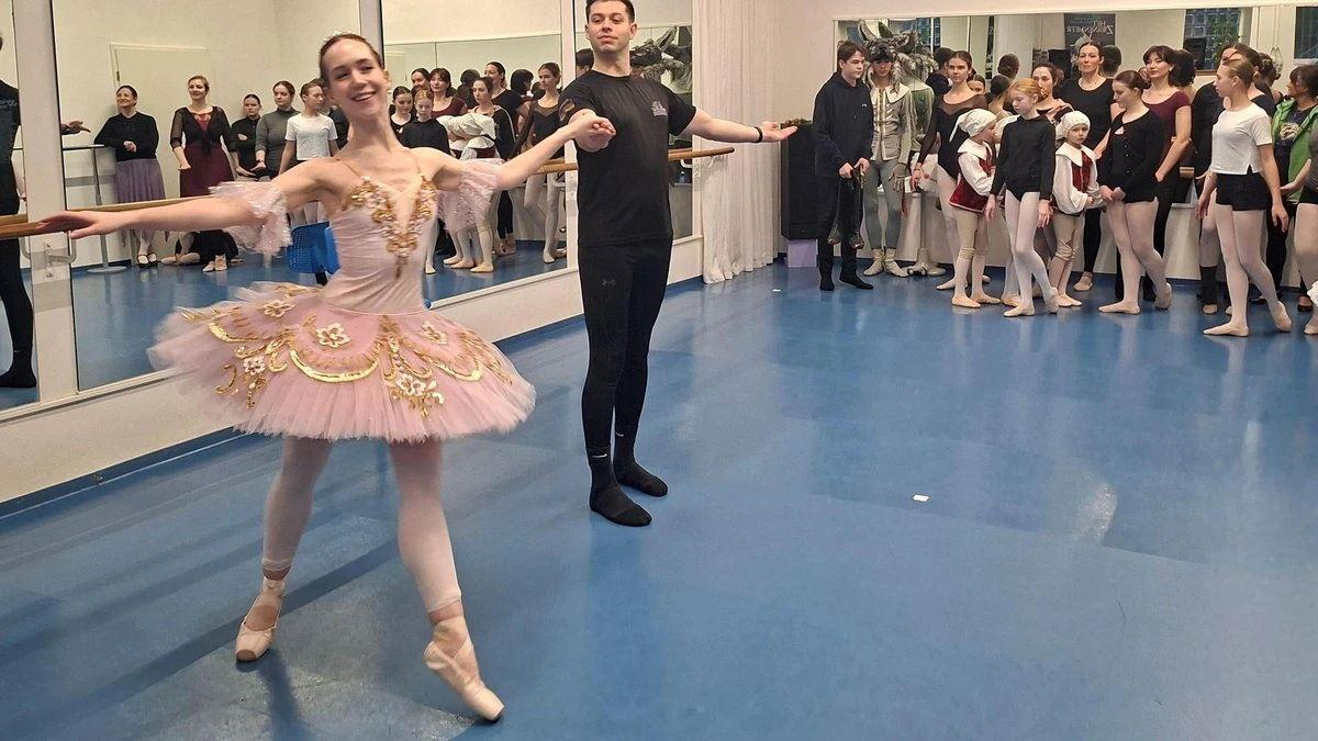 Das Ballettstudio Bauer bereitet mit Einzel- und Ensembletänzen einen Querschnitt aus 50 Jahren Iserlohner Tanzgeschichte für die bevorstehende Jubiläums-Gala im Parktheater vor.